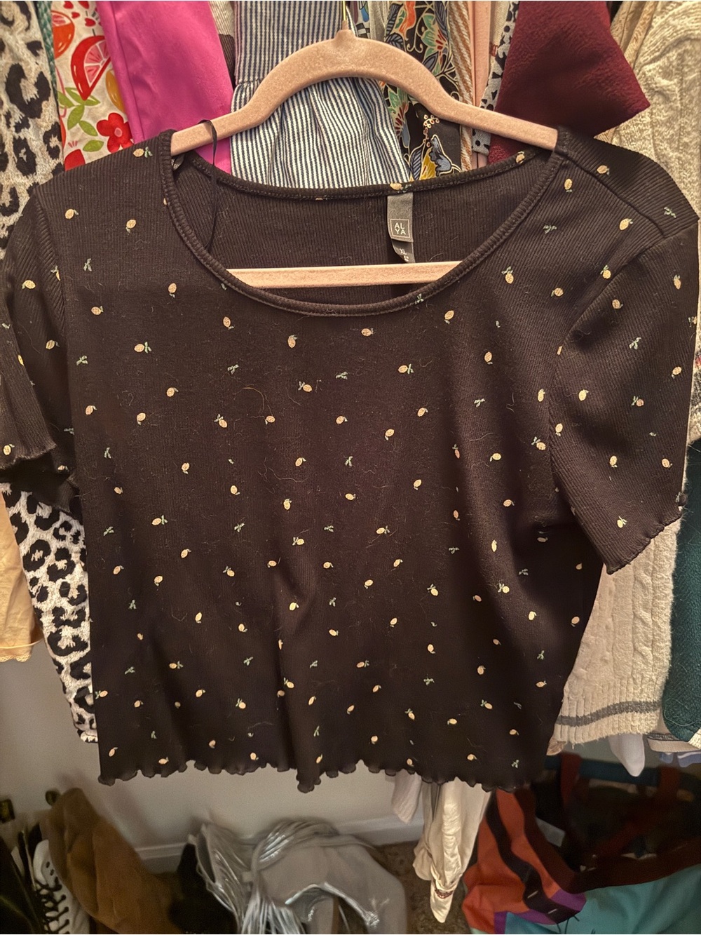 Francesca's Collections Black Ribbed Crop Top with Tiny Lemons